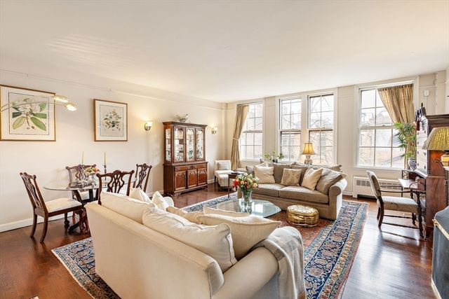 92 Chestnut St, Boston, MA 02108