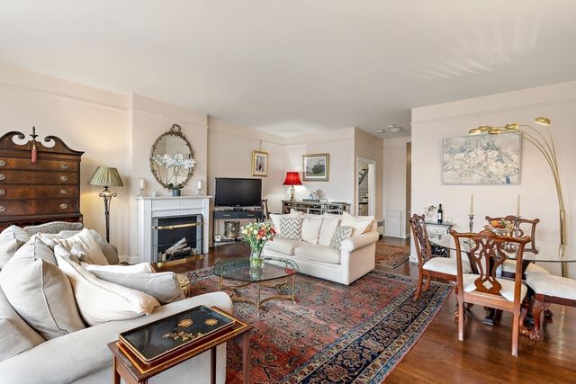 92 Chestnut St, Boston, MA 02108