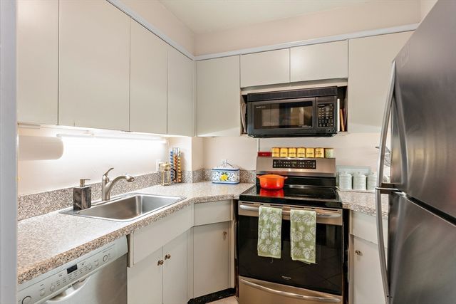 92 Chestnut St, Boston, MA 02108