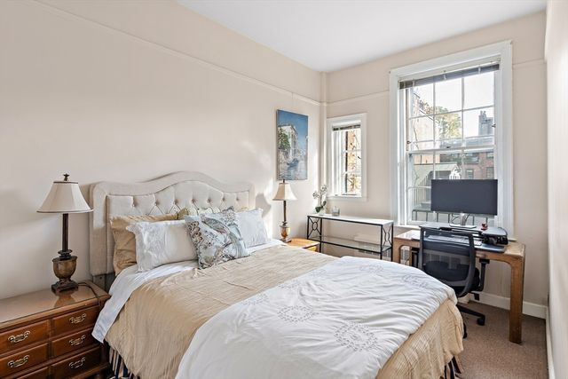 92 Chestnut St, Boston, MA 02108