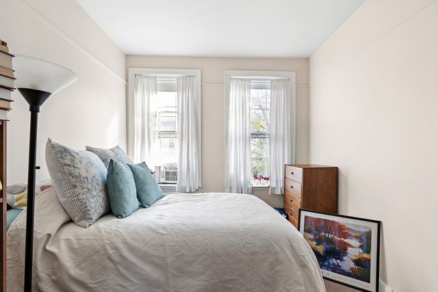 92 Chestnut St, Boston, MA 02108