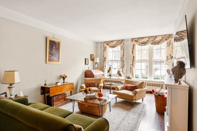 92 Chestnut St, Boston, MA 02108