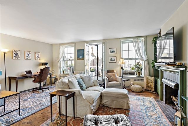 92 Chestnut St, Boston, MA 02108