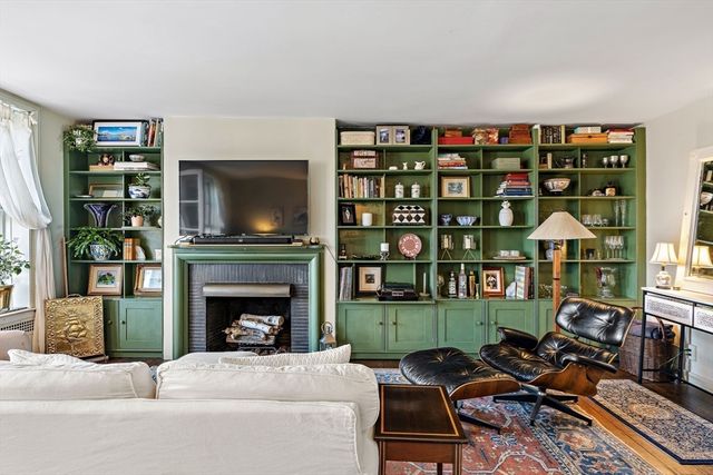 92 Chestnut St, Boston, MA 02108