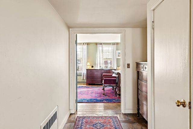 92 Chestnut St, Boston, MA 02108