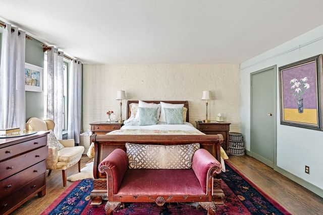 92 Chestnut St, Boston, MA 02108