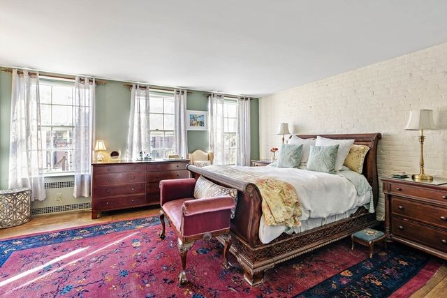 92 Chestnut St, Boston, MA 02108