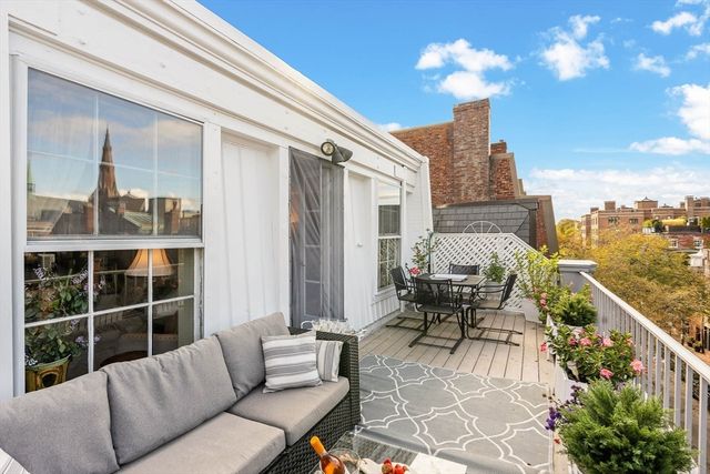 92 Chestnut St, Boston, MA 02108