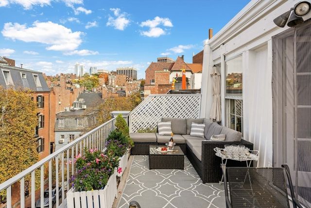 92 Chestnut St, Boston, MA 02108