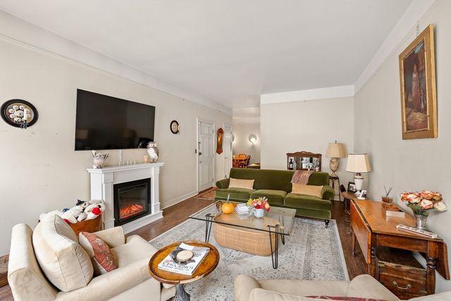 92 Chestnut St, Boston, MA 02108