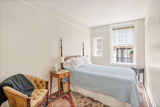 92 Chestnut St, Boston, MA 02108