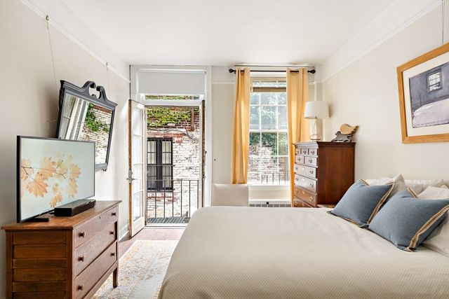 92 Chestnut St, Boston, MA 02108