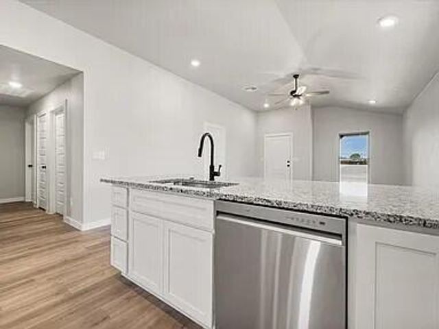 2304 Abbeville Avenue, Wolfforth, TX 79382