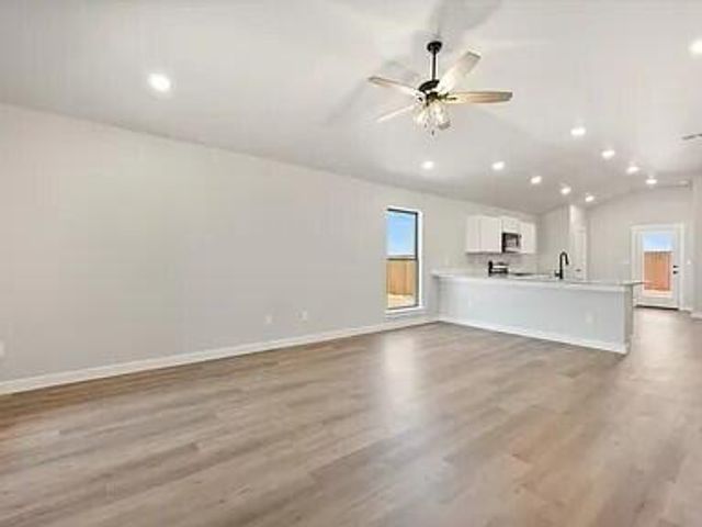 2304 Abbeville Avenue, Wolfforth, TX 79382