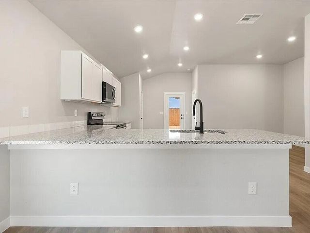 2304 Abbeville Avenue, Wolfforth, TX 79382