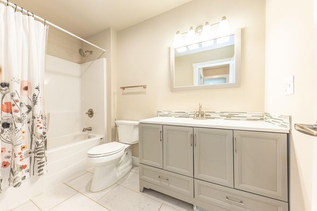 1 Maple Village Court, Ann Arbor, MI 48103