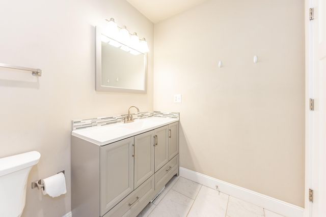 1 Maple Village Court, Ann Arbor, MI 48103