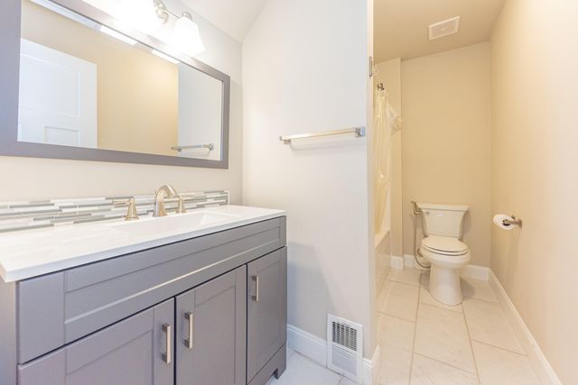 1 Maple Village Court, Ann Arbor, MI 48103
