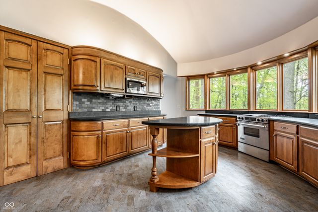 402 Kessler Boulevard West Drive, Indianapolis, IN 46228