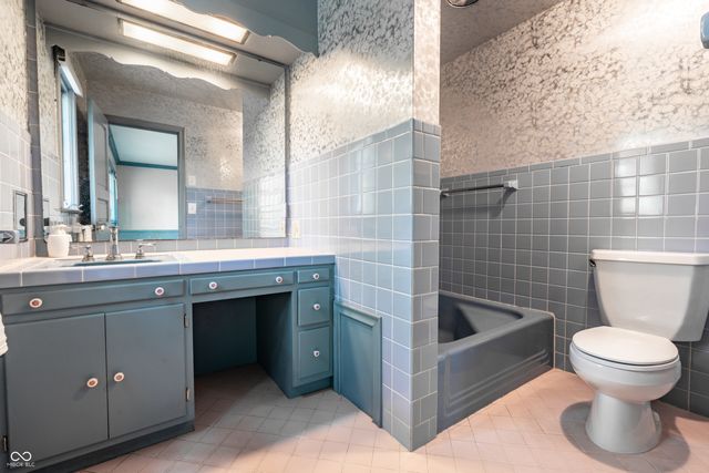 402 Kessler Boulevard West Drive, Indianapolis, IN 46228