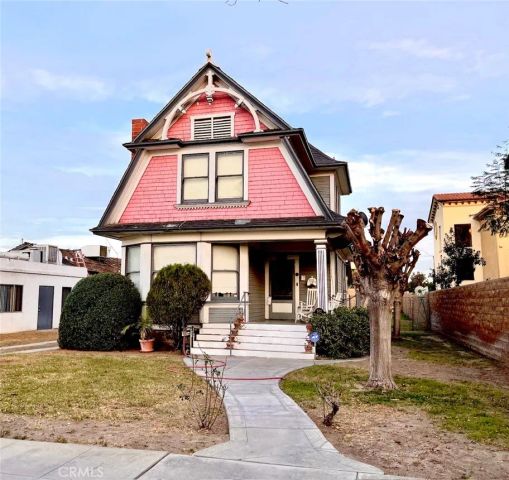 572 N La Cadena, Colton, CA 92324