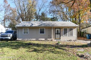 5209 Cedrus Cir, Louisville, KY 40213