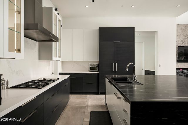 6917 E CACTUS WREN Road, Paradise Valley, AZ 85253