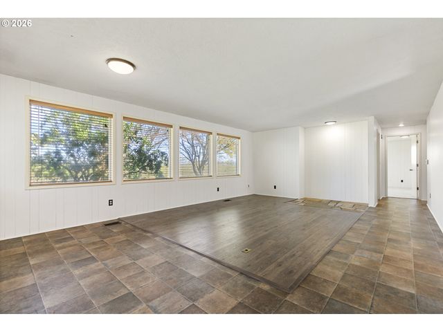 10418 CHAMPOEG Rd, Aurora, OR 97002