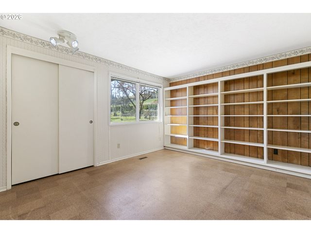 10418 CHAMPOEG Rd, Aurora, OR 97002