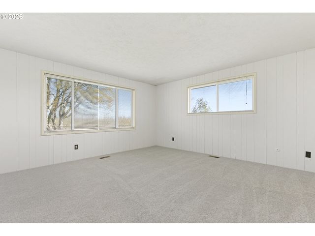 10418 CHAMPOEG Rd, Aurora, OR 97002