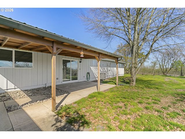 10418 CHAMPOEG Rd, Aurora, OR 97002