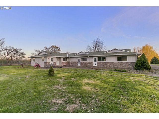 10418 CHAMPOEG Rd, Aurora, OR 97002