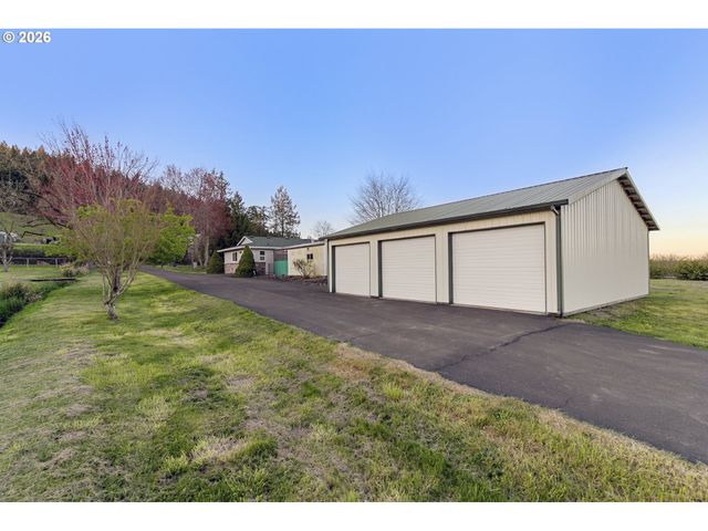 10418 CHAMPOEG Rd, Aurora, OR 97002