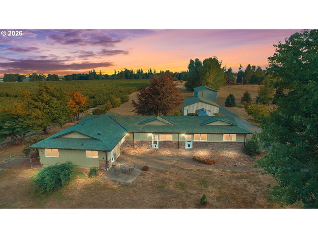 10418 CHAMPOEG Rd, Aurora, OR 97002