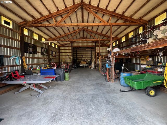 10418 CHAMPOEG Rd, Aurora, OR 97002