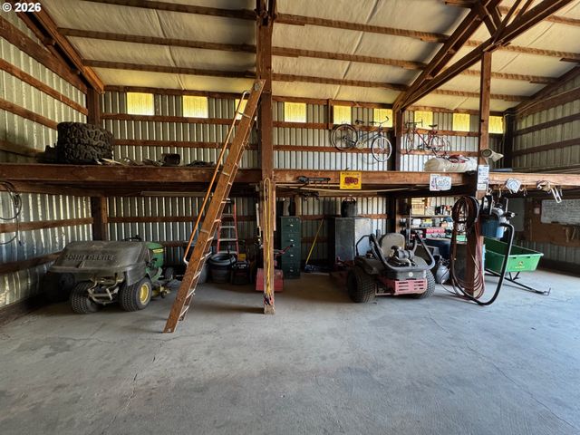 10418 CHAMPOEG Rd, Aurora, OR 97002