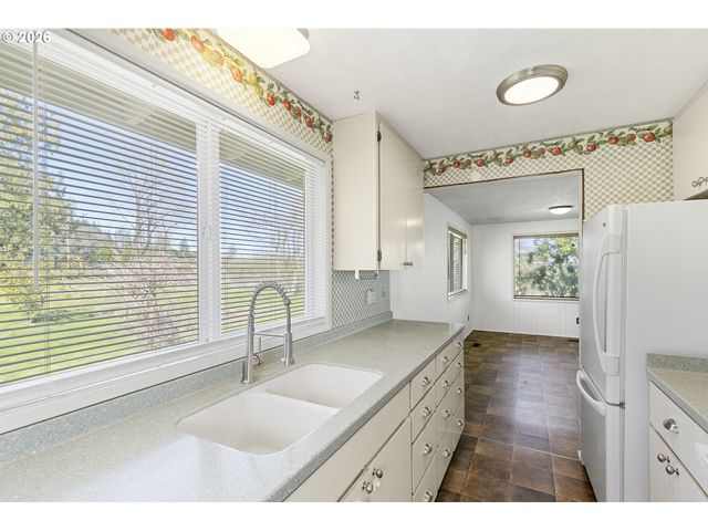 10418 CHAMPOEG Rd, Aurora, OR 97002