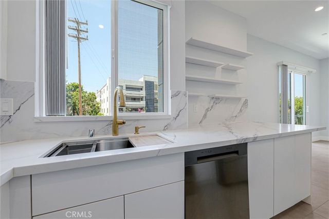 1556 S Bundy, Los Angeles, CA 90025