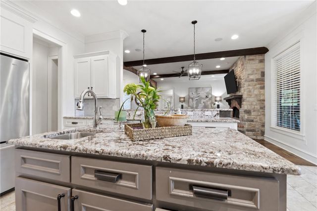 8700 Crest Lane, Springdale, AR 72762