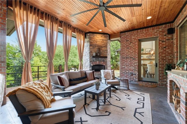 8700 Crest Lane, Springdale, AR 72762