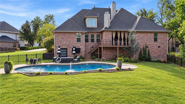 8700 Crest Lane, Springdale, AR 72762