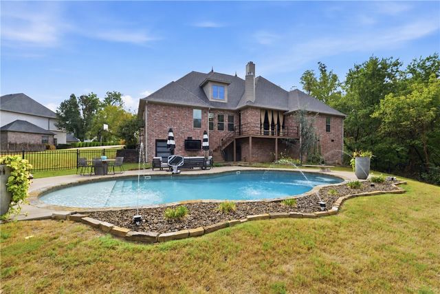 8700 Crest Lane, Springdale, AR 72762