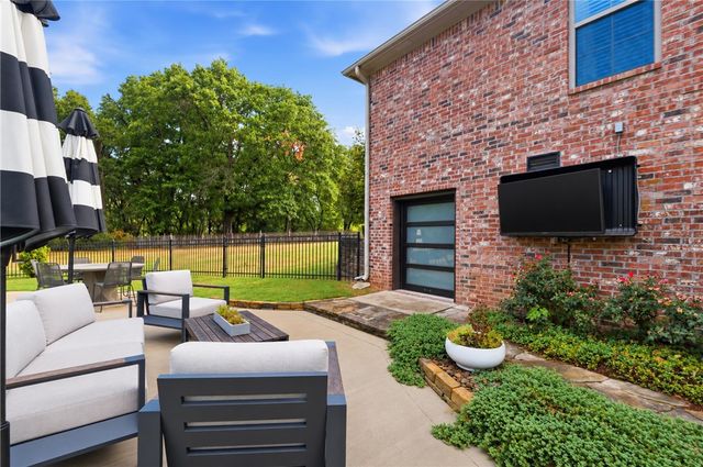 8700 Crest Lane, Springdale, AR 72762