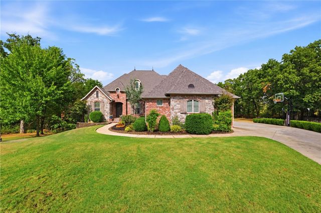 8700 Crest Lane, Springdale, AR 72762