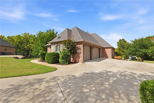 8700 Crest Lane, Springdale, AR 72762