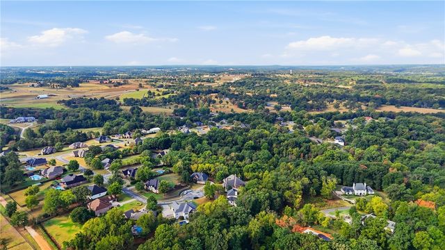 8700 Crest Lane, Springdale, AR 72762