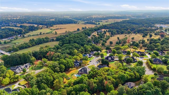 8700 Crest Lane, Springdale, AR 72762