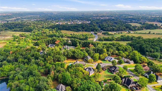 8700 Crest Lane, Springdale, AR 72762