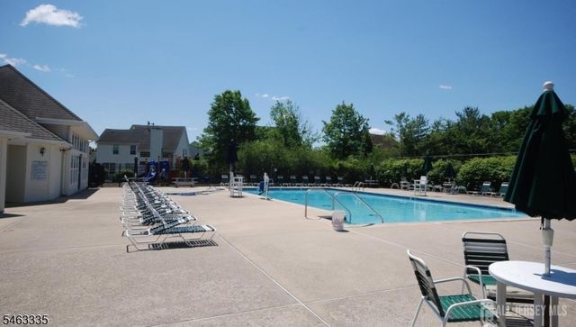 113 Woodmere Dr, Sayreville Boro, NJ 08859