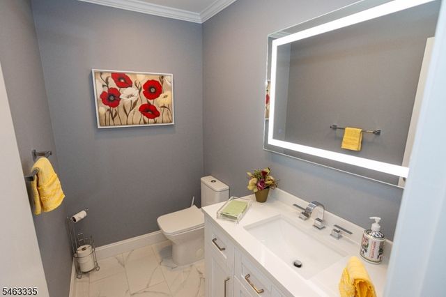 113 Woodmere Dr, Sayreville Boro, NJ 08859